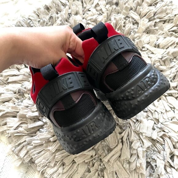 Nike 806807-600 Air Huarache Utility 'Gym Red Black' in Size 10 - Picture 5 of 7